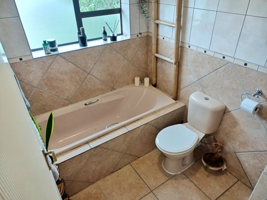 5 Bedroom Property for Sale in Reebok Western Cape